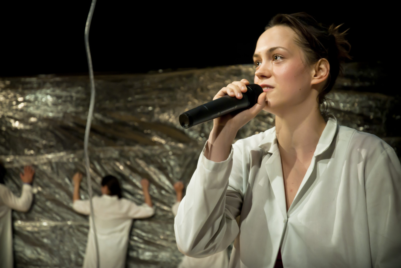 12 08 7 Julia przy mikrofonie