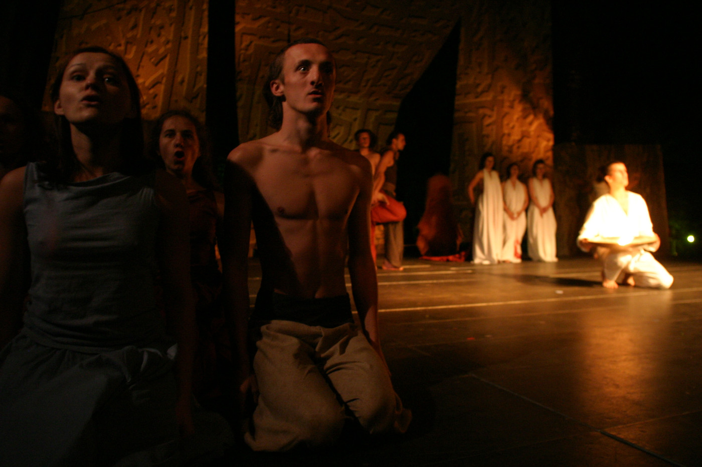 Tezeusz w Labiryncie  2004